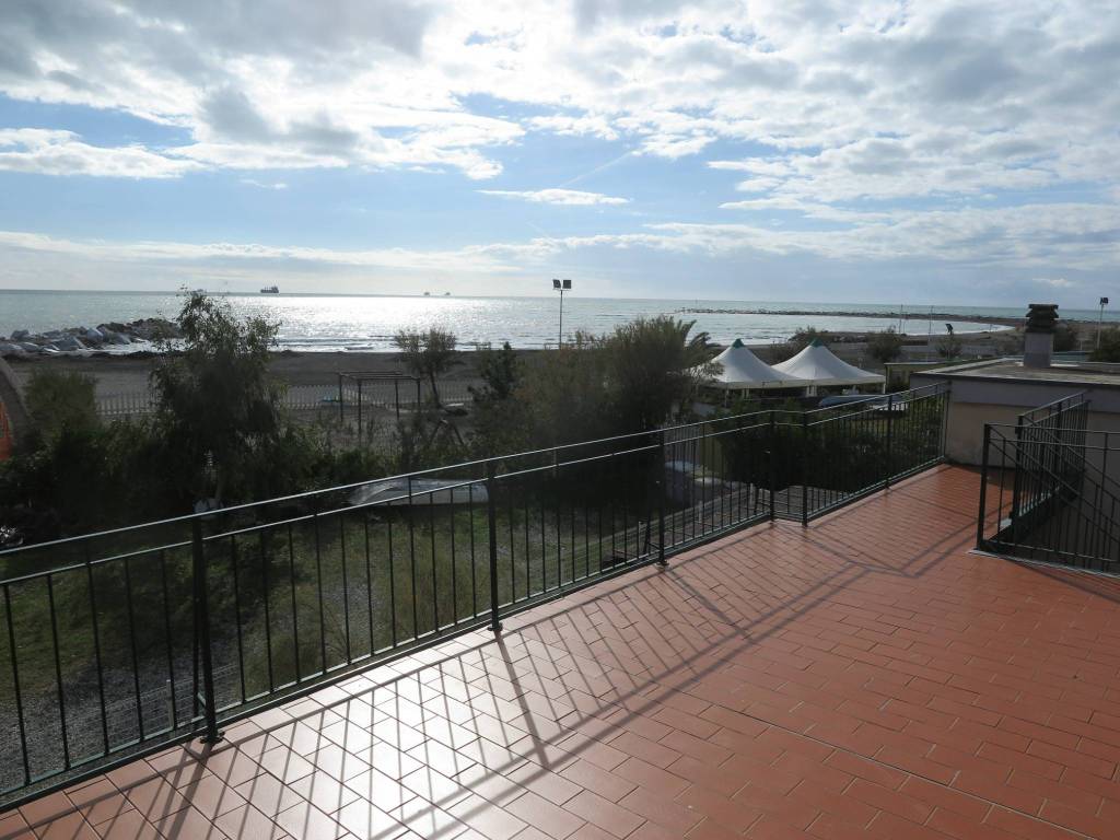 appartamento in affitto ad Ameglia in zona Fiumaretta