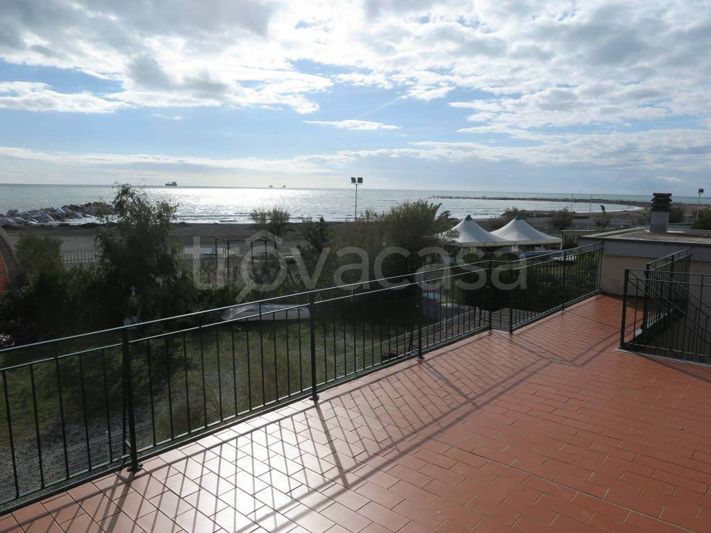 appartamento in affitto ad Ameglia in zona Fiumaretta