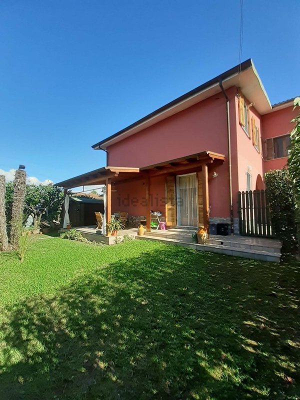 casa indipendente in affitto ad Ameglia in zona Bocca di Magra