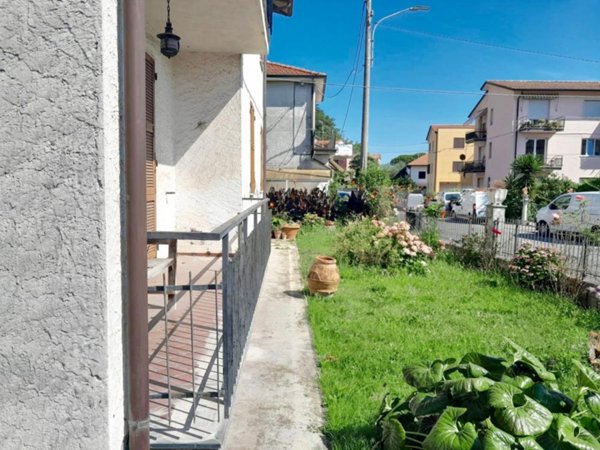 casa indipendente in affitto ad Ameglia in zona Cafaggio