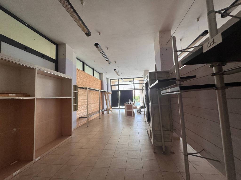 negozio in affitto a Bolano