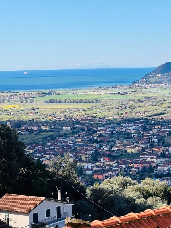 casa indipendente in affitto a Castelnuovo Magra
