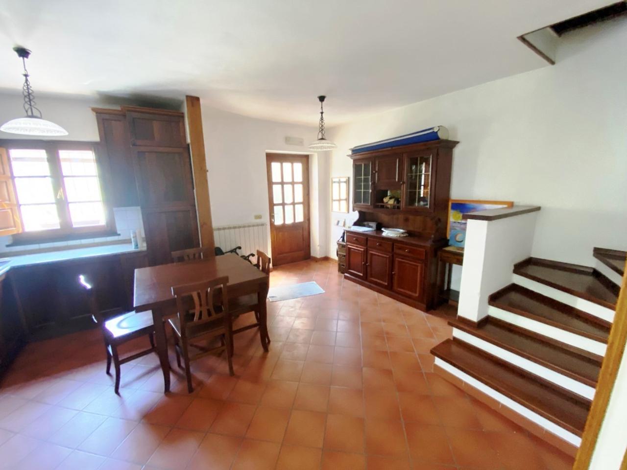 casa indipendente in affitto a Castelnuovo Magra in zona Palvotrisia