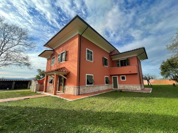 casa indipendente in affitto a Castelnuovo Magra in zona Vallecchia