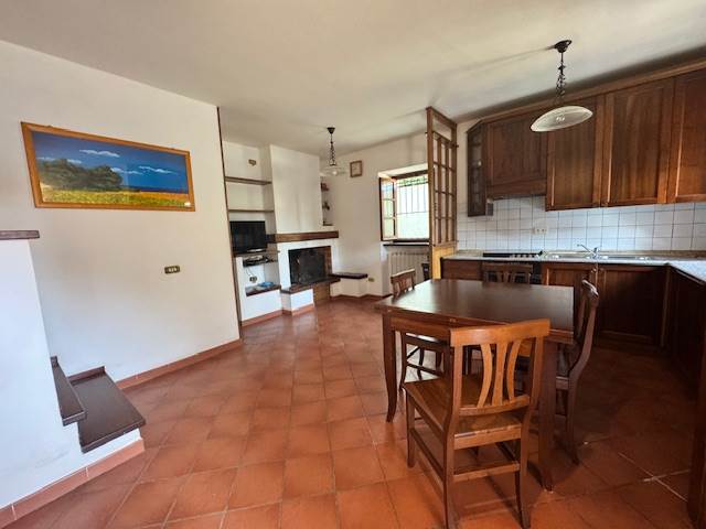 casa indipendente in affitto a Castelnuovo Magra in zona Palvotrisia