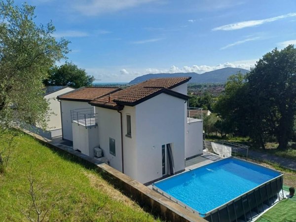casa indipendente in affitto a Castelnuovo Magra in zona Palvotrisia