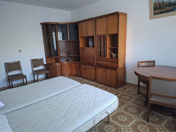 pentavano in affitto a Castelnuovo Magra in zona Molicciara
