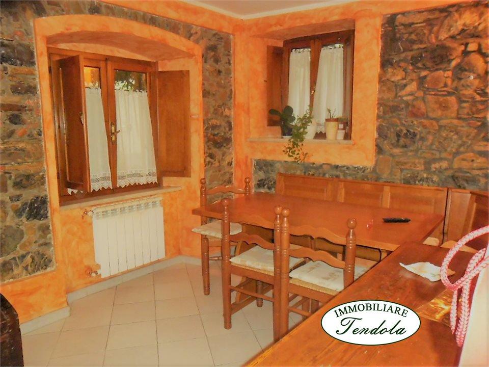 pentavano in affitto a Castelnuovo Magra in zona Molicciara