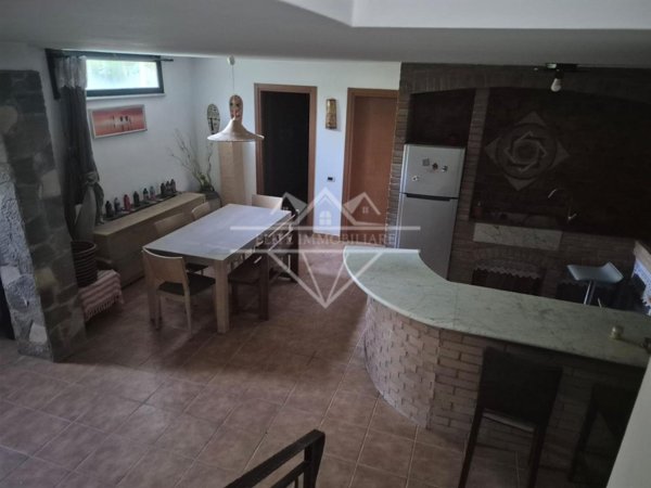 casa indipendente in affitto a Castelnuovo Magra in zona Palvotrisia