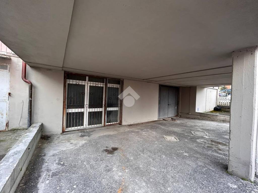 locale commerciale in affitto a Follo