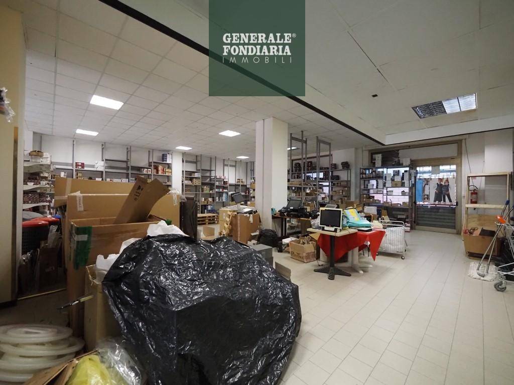 negozio in affitto a La Spezia in zona Canaletto / Buonviaggio / Migliarina