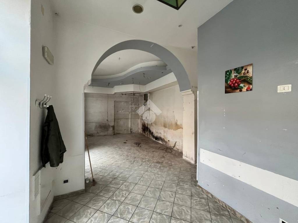 negozio in affitto a La Spezia in zona Canaletto / Buonviaggio / Migliarina