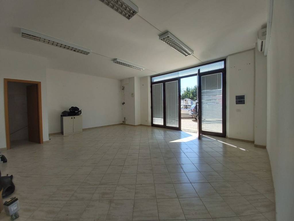 negozio in affitto a La Spezia in zona Valdellora