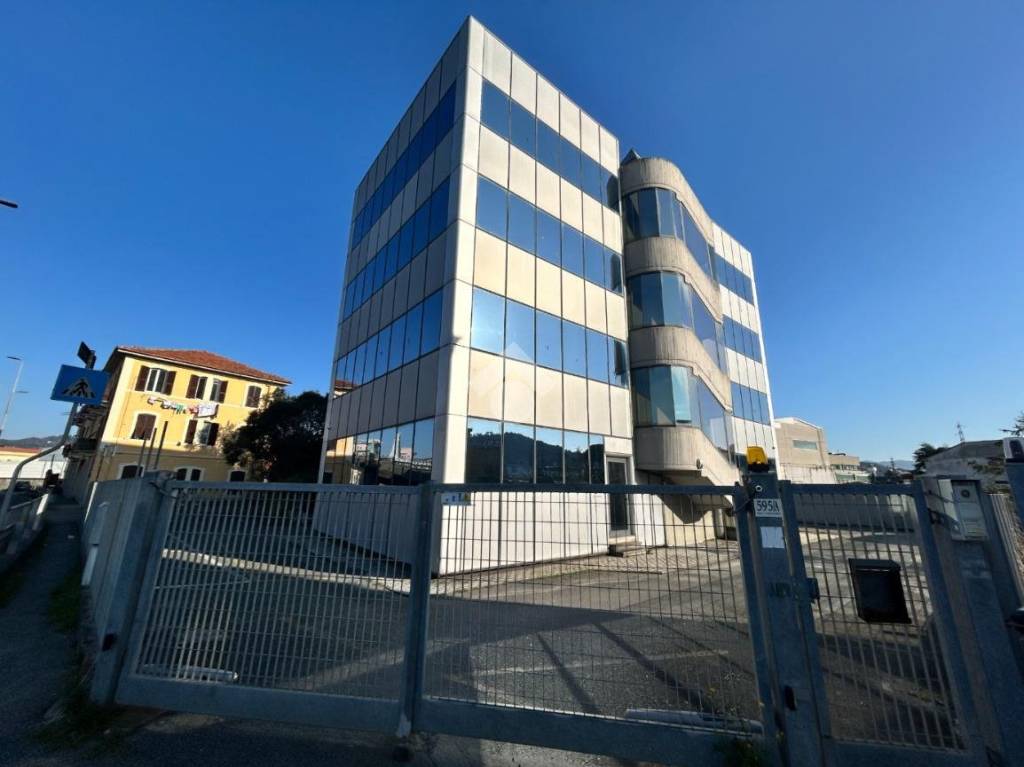 negozio in affitto a La Spezia in zona Fossamastra