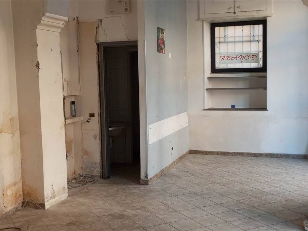 negozio in affitto a La Spezia in zona Canaletto / Buonviaggio / Migliarina