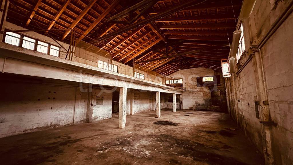 locale commerciale in affitto a La Spezia in zona Chiappa
