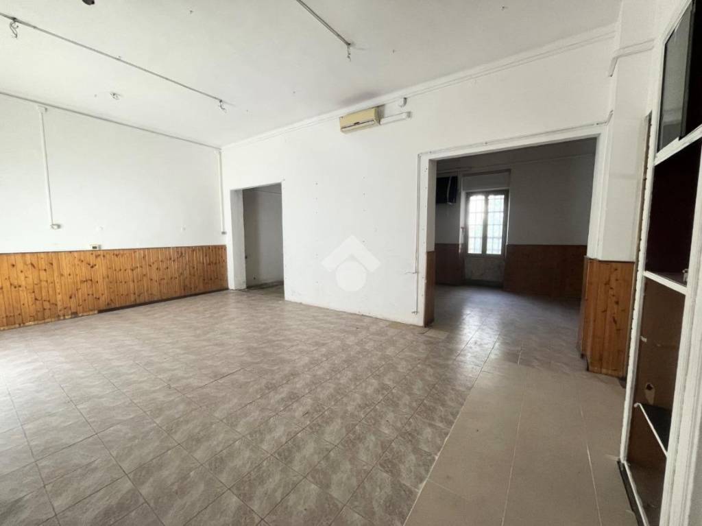 negozio in affitto a La Spezia in zona Canaletto / Buonviaggio / Migliarina