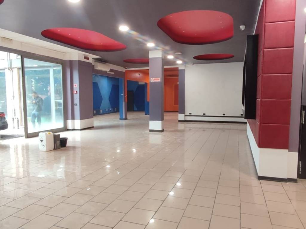 negozio in affitto a La Spezia in zona Chiappa