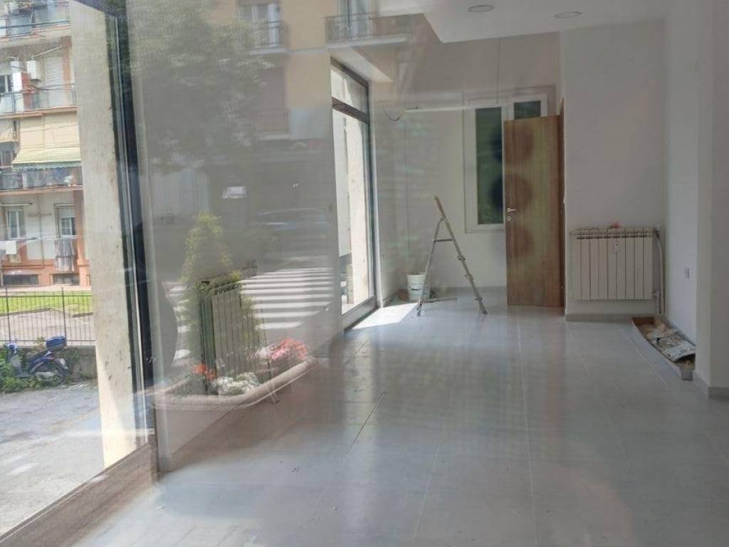 negozio in affitto a La Spezia in zona Canaletto / Buonviaggio / Migliarina