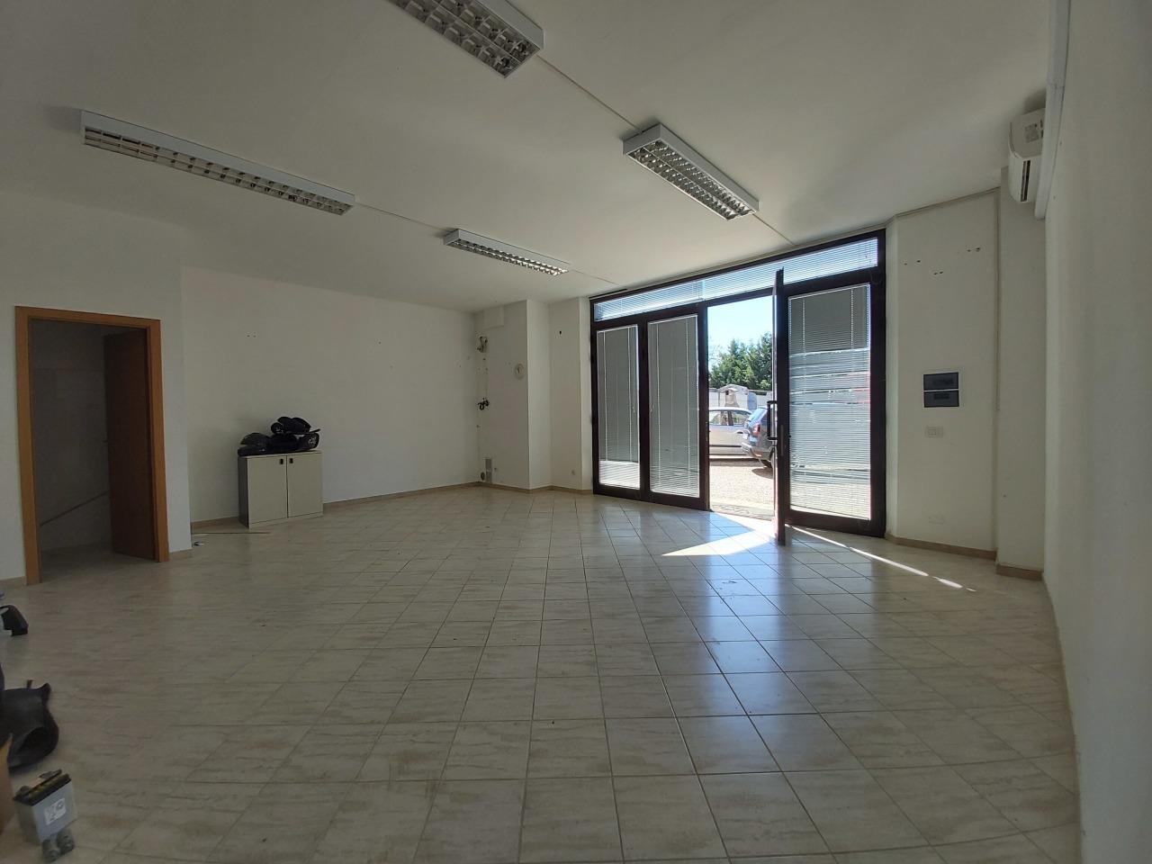 negozio in affitto a La Spezia