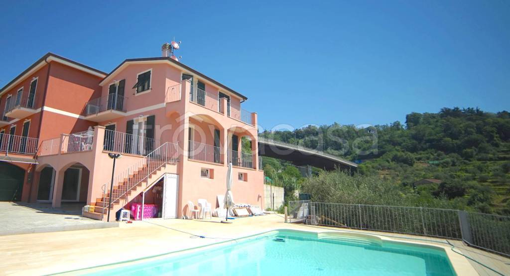 casa indipendente in affitto a La Spezia in zona Chiappa