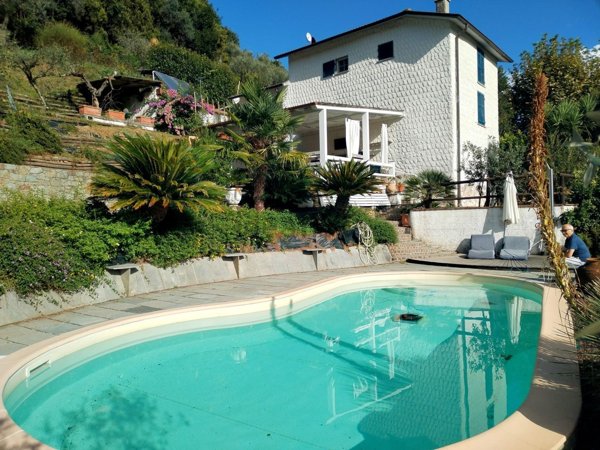 casa indipendente a La Spezia in zona Canaletto / Buonviaggio / Migliarina