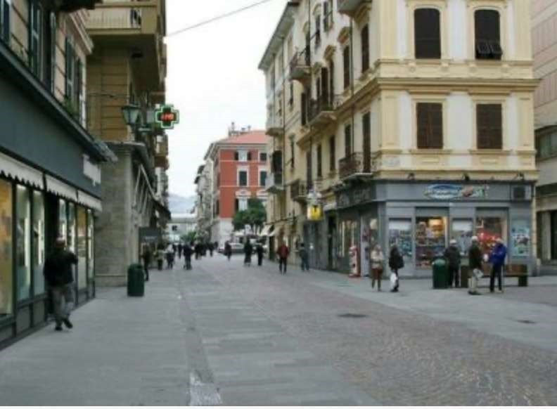 negozio in affitto a La Spezia in zona Centro Storico