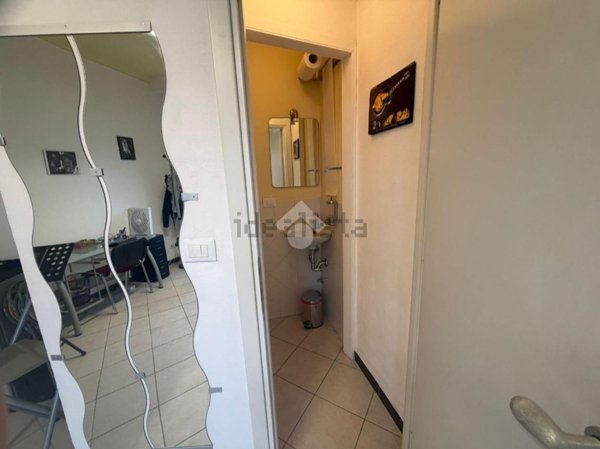 negozio in affitto a La Spezia in zona Canaletto / Buonviaggio / Migliarina