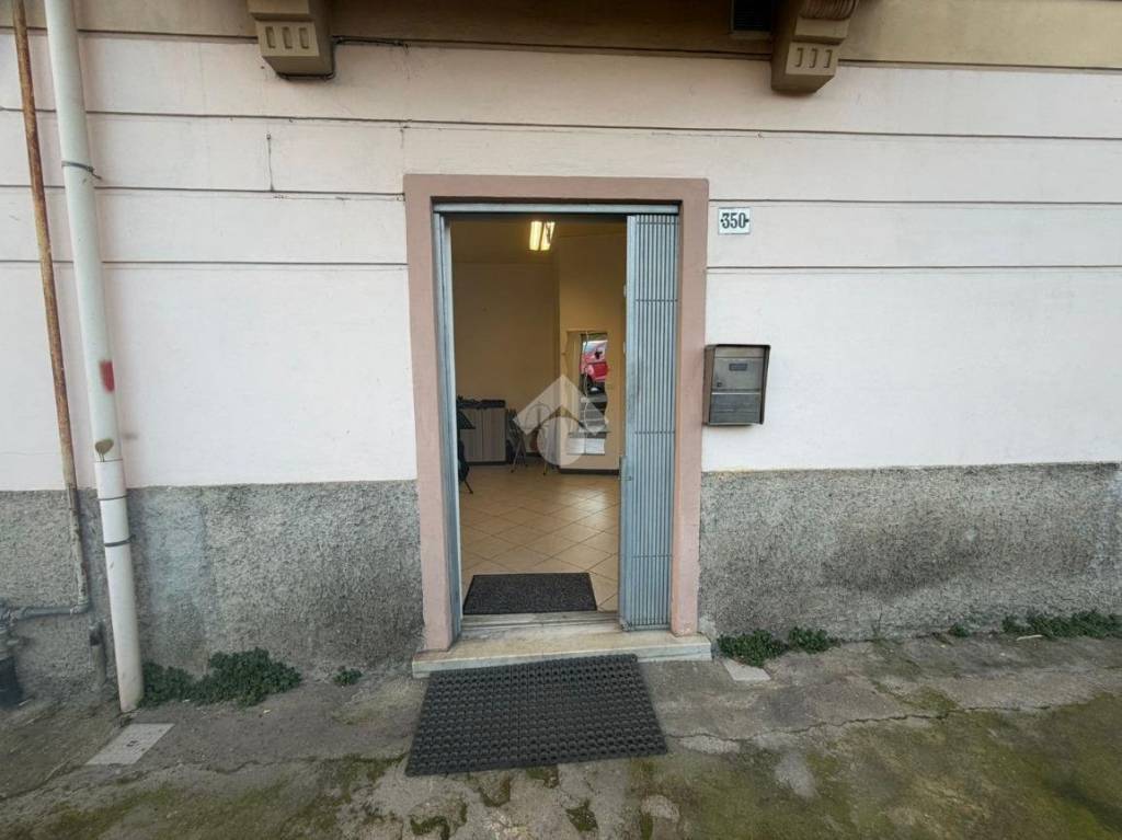 negozio in affitto a La Spezia in zona Canaletto / Buonviaggio / Migliarina