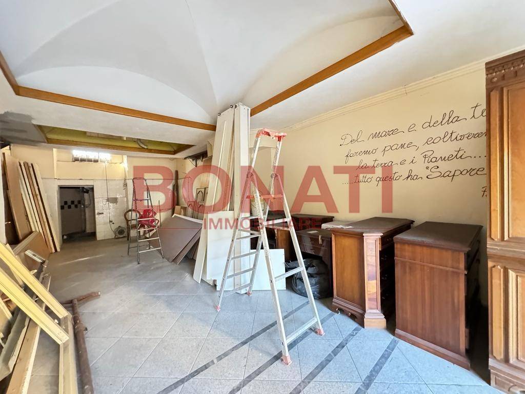 negozio in affitto a La Spezia in zona Montepertico