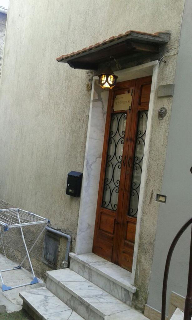 appartamento in affitto a Luni in zona Nicola