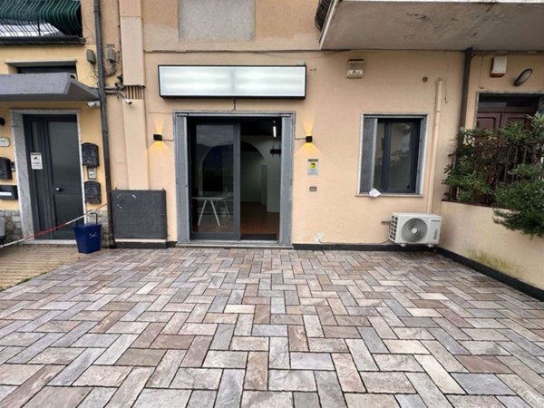 locale commerciale in affitto a Luni in zona Dogana