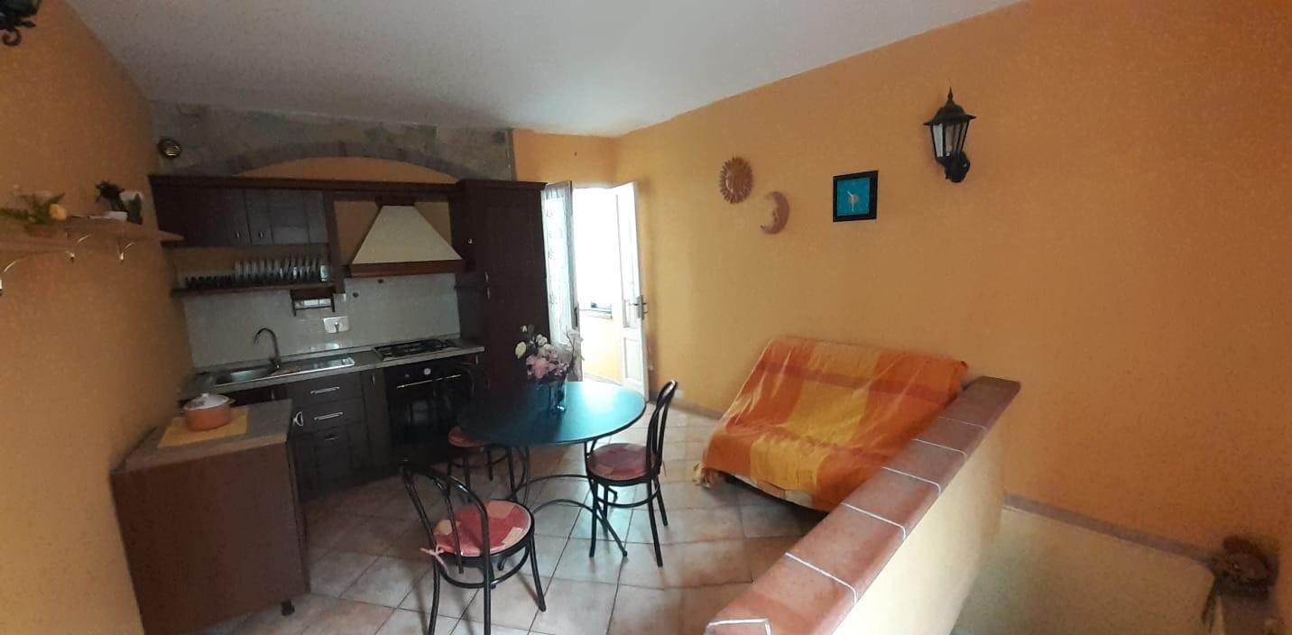 casa indipendente in affitto a Luni