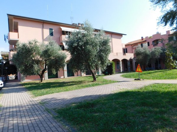 appartamento in affitto a Luni