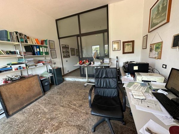 negozio in affitto a Luni in zona Dogana