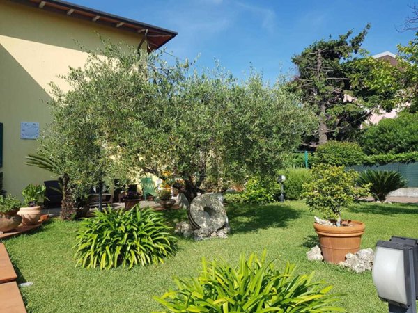casa indipendente in affitto a Luni in zona Dogana