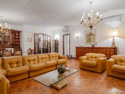 appartamento in affitto a Luni in zona Dogana