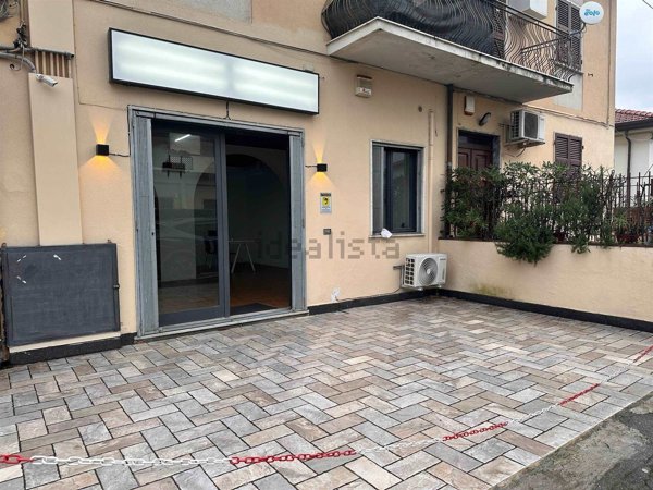 locale commerciale in affitto a Luni in zona Dogana