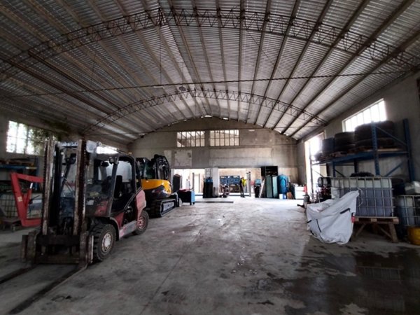 locale commerciale in affitto a Luni