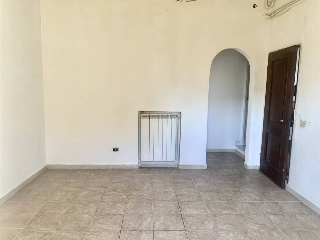 appartamento in affitto a Luni in zona Dogana