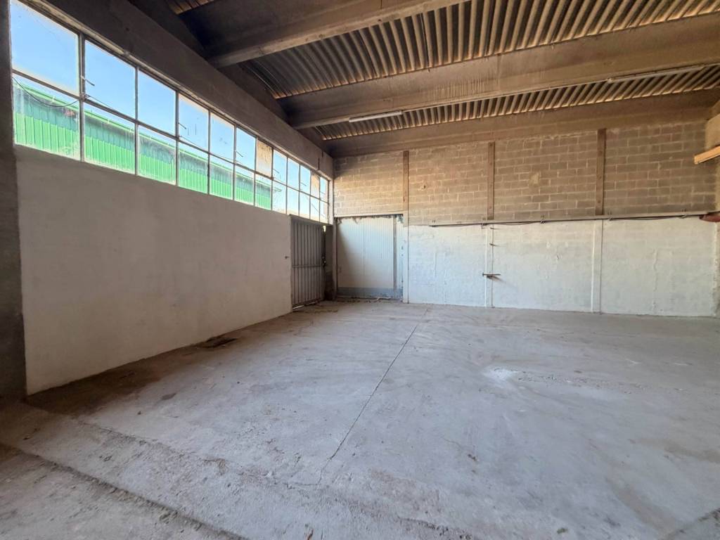 locale commerciale in affitto a Luni in zona Isola