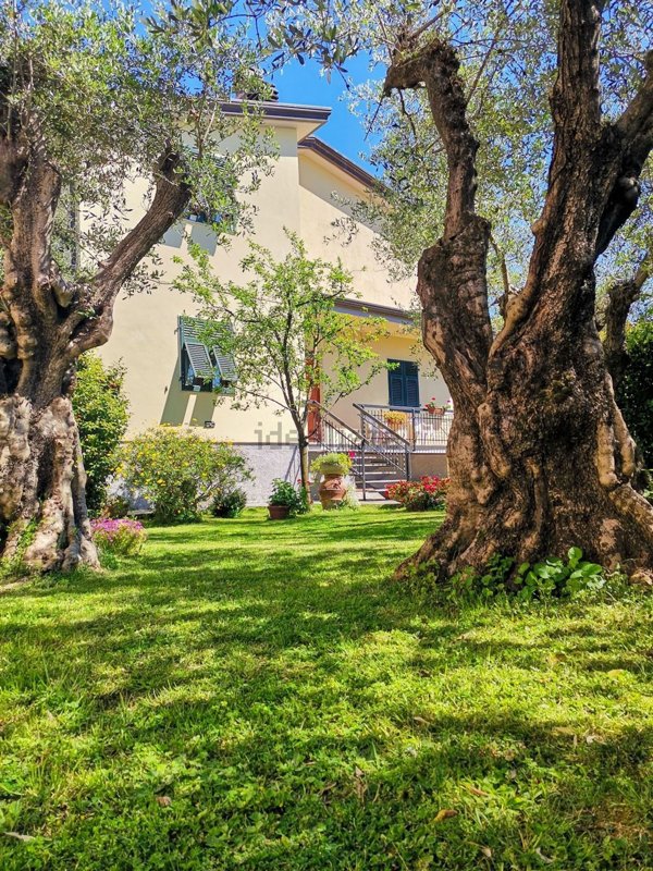 casa indipendente in affitto a Luni