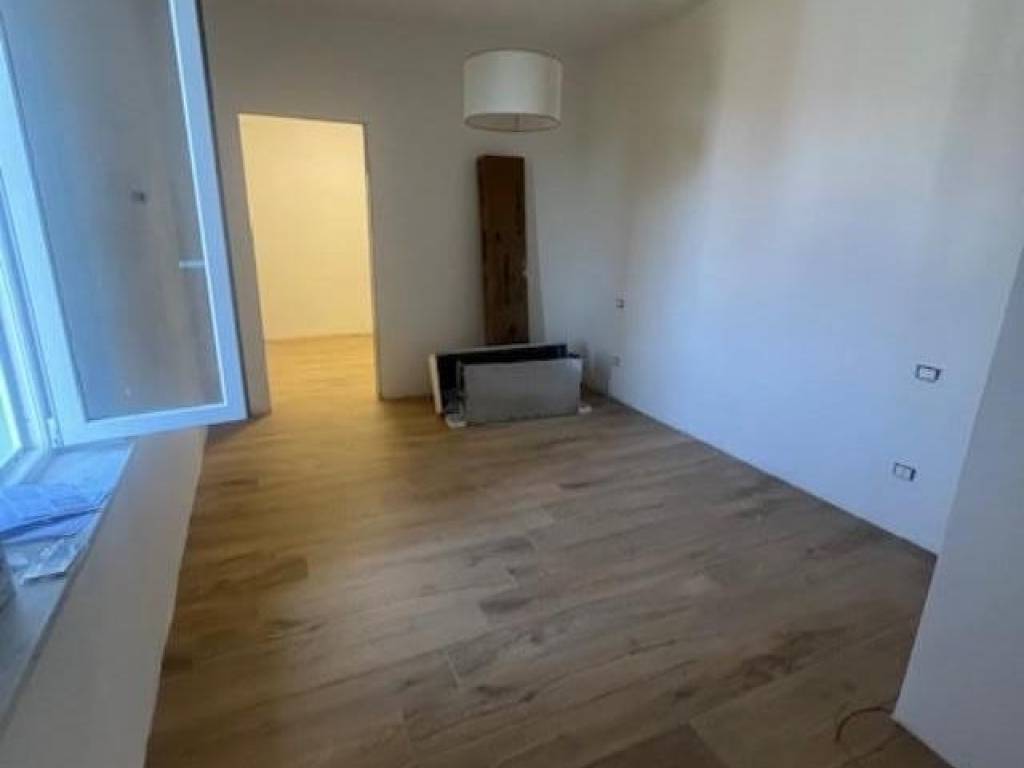 appartamento in affitto a Luni in zona Dogana