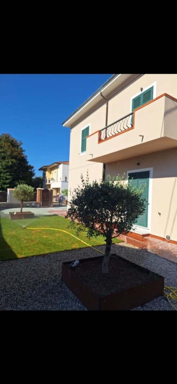 appartamento in affitto a Luni