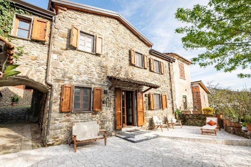 appartamento in affitto a Luni in zona Isola