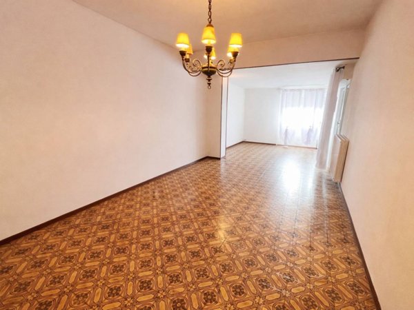 appartamento in affitto a Luni