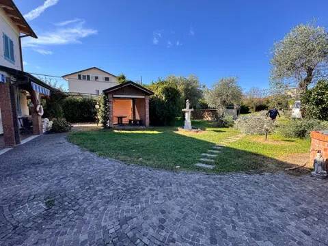 casa indipendente in affitto a Luni in zona Dogana