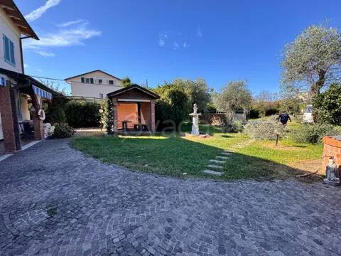 casa indipendente in affitto a Luni in zona Dogana