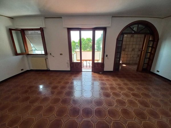 appartamento in affitto a Luni