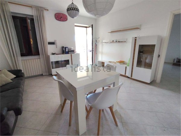 appartamento in affitto a Luni in zona Isola